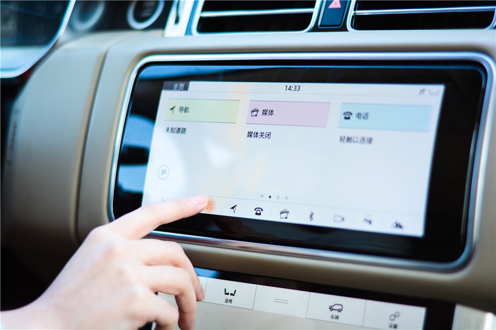 路虎揽胜新款2018图片中控